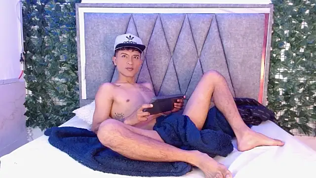 Snapshot of Edward_Milleer chatting on 12.15.24 Edward Milleer online show from 12.15.24