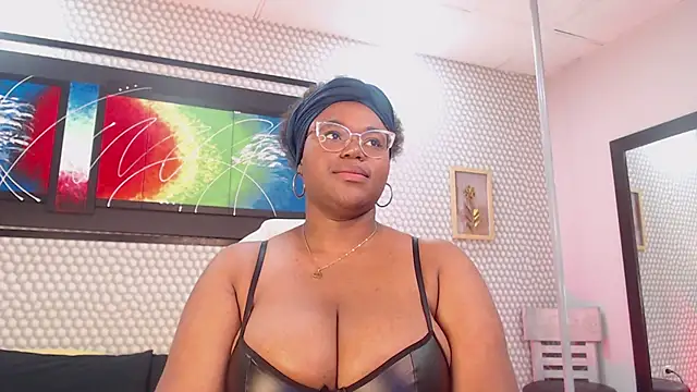 Snapshot of Makena_gh chatting on 12.28.24 Makena gh online show from 12.28.24