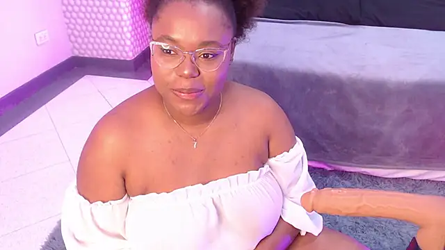Snapshot of Makena_gh chatting on 01.05.25 Makena gh online show from 01.05.25