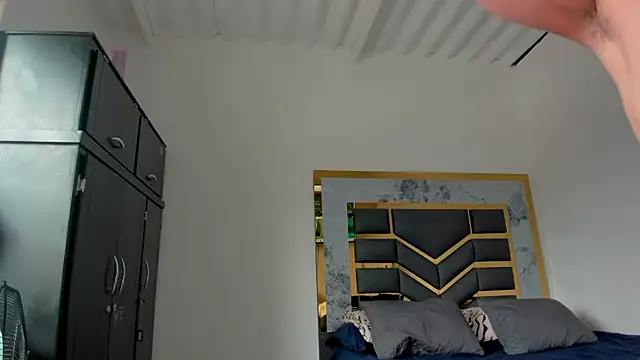 Snapshot of MattDevon chatting on 09.30.25 MattDevon online show from 09.30.25