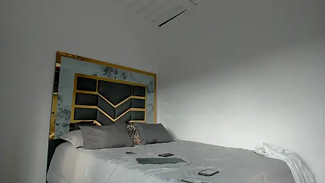 Snapshot of MattDevon chatting on 10.02.25 MattDevon online show from 10.02.25