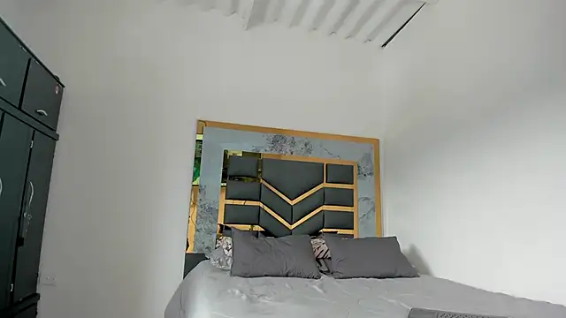 Snapshot of MattDevon chatting on 10.03.25 MattDevon online show from 10.03.25