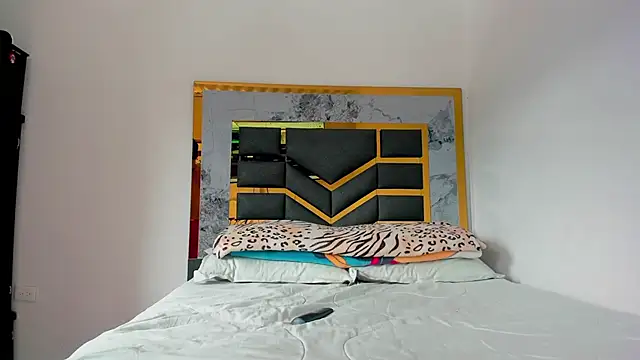 Snapshot of MattDevon chatting on 10.13.25 MattDevon online show from 10.13.25