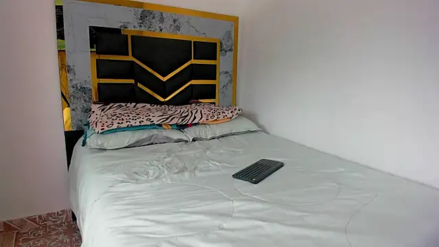 Snapshot of MattDevon chatting on 10.14.25 MattDevon online show from 10.14.25