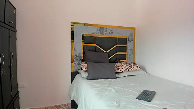 Snapshot of MattDevon chatting on 10.15.25 MattDevon online show from 10.15.25