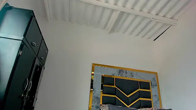 Snapshot of MattDevon chatting on 10.16.25 MattDevon online show from 10.16.25