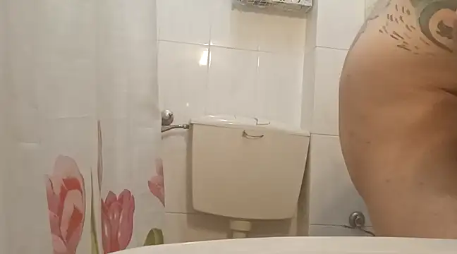 Snapshot of domexib chatting on 12.17.24 domexib online show from 12.17.24