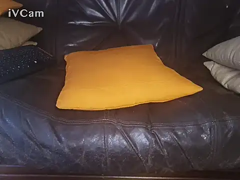 Snapshot of domexib chatting on 09.15.25 domexib online show from 09.15.25