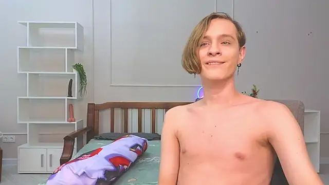 Snapshot of nikompell chatting on 12.31.24 nikompell online show from 12.31.24