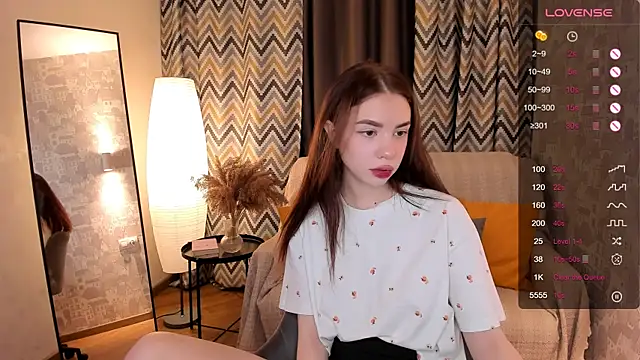 Snapshot of MilliBrown_ chatting on 01.11.25 MilliBrown online show from 01.11.25