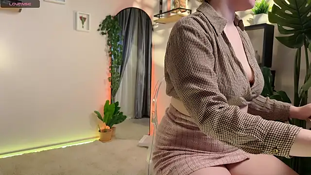 Snapshot of Lella_Ryann_ chatting on 03.19.25 Lella Ryann online show from 03.19.25