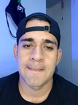 Snapshot of CRISTHIAN_GREY01 chatting on 01.14.25 CRISTHIAN GREY01 online show from 01.14.25