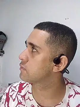 Snapshot of CRISTHIAN_GREY01 chatting on 02.18.25 CRISTHIAN GREY01 online show from 02.18.25