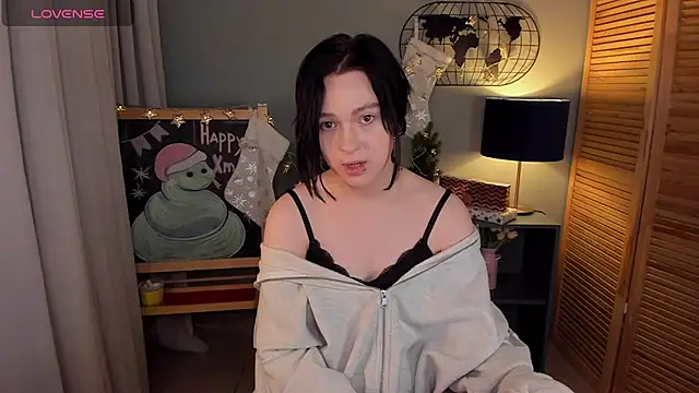 Snapshot of fiamoory chatting on 12.22.24 fiamoory online show from 12.22.24