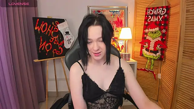 Snapshot of fiamoory chatting on 12.28.24 fiamoory online show from 12.28.24