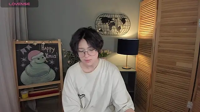 Snapshot of fiamoory chatting on 02.05.25 fiamoory online show from 02.05.25