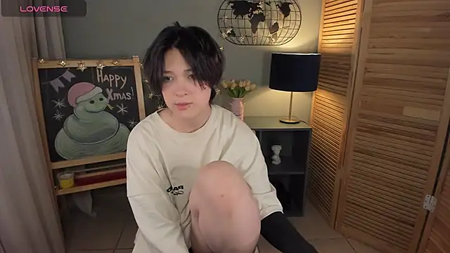Snapshot of fiamoory chatting on 02.05.25 fiamoory online show from 02.05.25