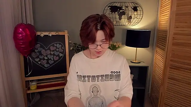 Snapshot of fiamoory chatting on 02.19.25 fiamoory online show from 02.19.25