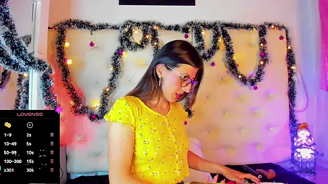 Snapshot of _jade_white_ chatting on 12.23.24 jade white online show from 12.23.24