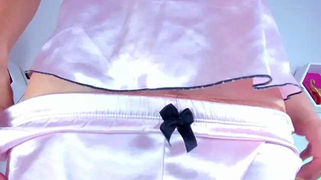 Snapshot of _jade_white_ chatting on 01.22.25 jade white online show from 01.22.25