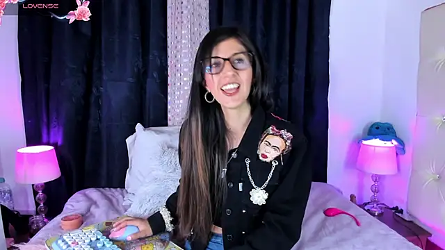 Snapshot of _jade_white_ chatting on 03.18.25 jade white online show from 03.18.25