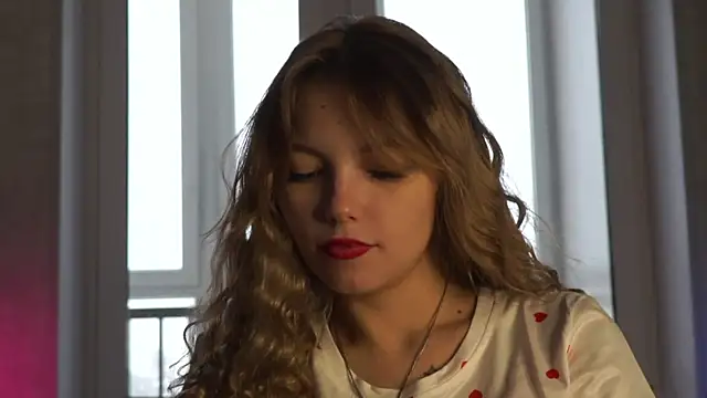 norakisses online show from 12.09.24