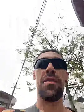 Snapshot of dantedesirexx chatting on 12.21.24 dantedesirexx online show from 12.21.24