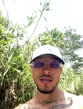 Snapshot of dantedesirexx chatting on 02.22.25 dantedesirexx online show from 02.22.25