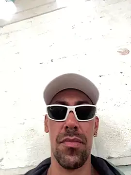 Snapshot of dantedesirexx chatting on 02.27.25 dantedesirexx online show from 02.27.25