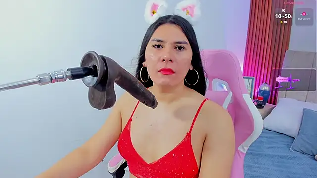 caroline jensen18 online show from 10.18.25
