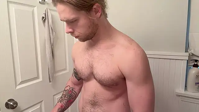 Snapshot of DaddydayDrinkzz chatting on 12.28.24 DaddydayDrinkzz online show from 12.28.24