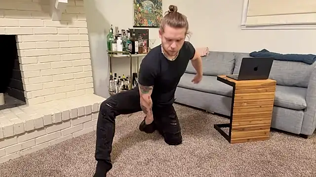 Snapshot of DaddydayDrinkzz chatting on 12.30.24 DaddydayDrinkzz online show from 12.30.24