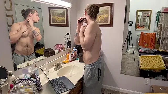 Snapshot of DaddydayDrinkzz chatting on 02.09.25 DaddydayDrinkzz online show from 02.09.25