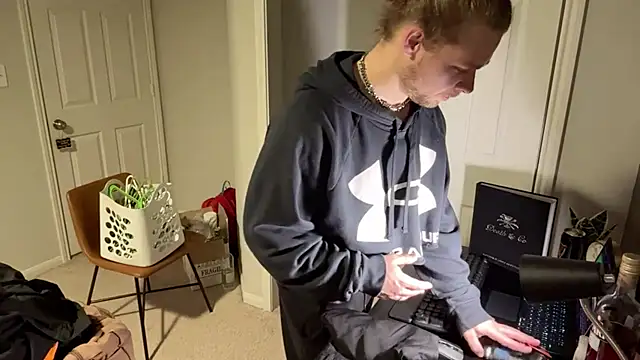 Snapshot of DaddydayDrinkzz chatting on 02.27.25 DaddydayDrinkzz online show from 02.27.25