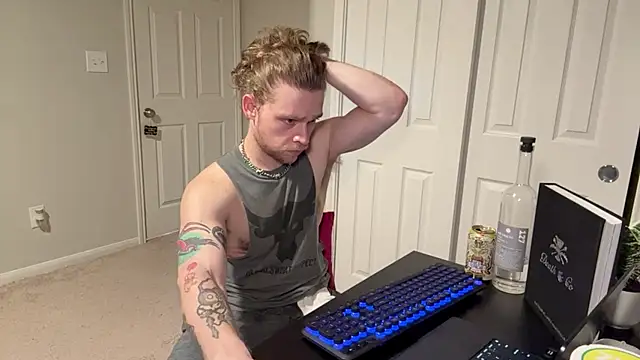 Snapshot of DaddydayDrinkzz chatting on 03.15.25 DaddydayDrinkzz online show from 03.15.25