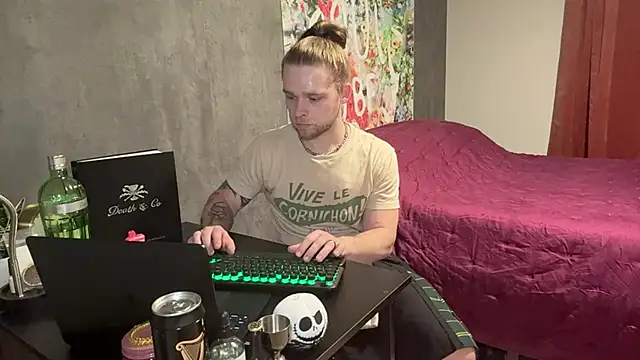 Snapshot of DaddydayDrinkzz chatting on 03.18.25 DaddydayDrinkzz online show from 03.18.25