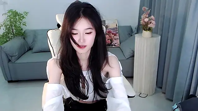 Snapshot of YiJin-a chatting on 01.25.25 YiJin-a online show from 01.25.25