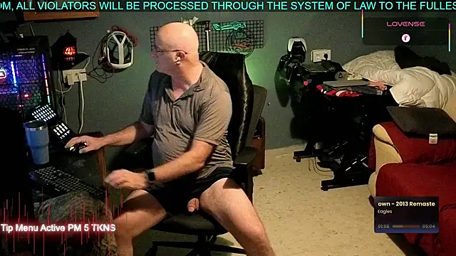 Snapshot of Pilot_Dave_69 chatting on 10.26.25 Pilot Dave 69 online show from 10.26.25