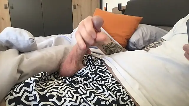 Snapshot of thewetshorts chatting on 03.16.25 thewetshorts online show from 03.16.25