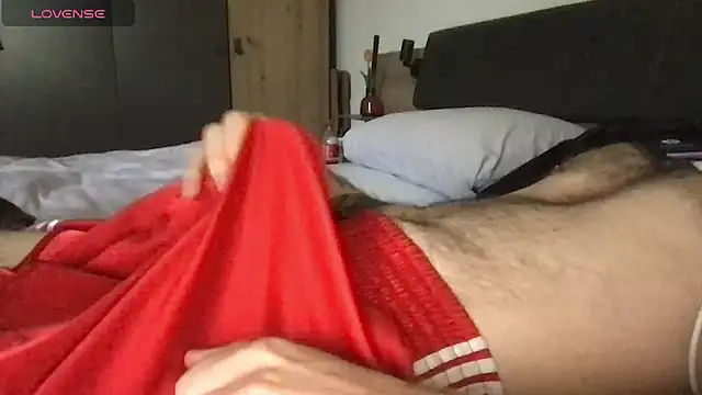 Snapshot of thewetshorts chatting on 10.05.25 thewetshorts online show from 10.05.25