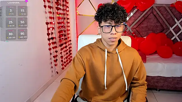 Snapshot of AkazaBoy_ chatting on 02.18.25 AkazaBoy online show from 02.18.25