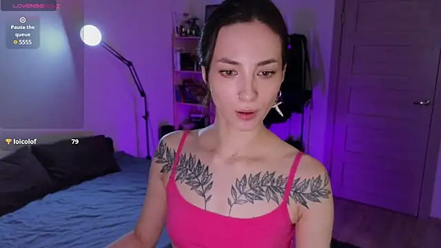 Snapshot of Space_X_Roxy_ chatting on 01.10.25 Space X Roxy  online show from 01.10.25