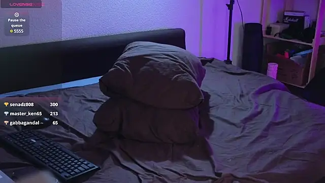 Snapshot of Space_X_Roxy_ chatting on 01.12.25 Space X Roxy  online show from 01.12.25