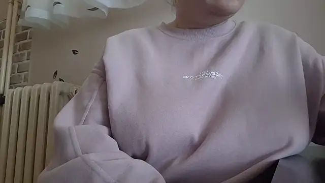 Snapshot of AalinnaK chatting on 02.24.25 AalinnaK online show from 02.24.25