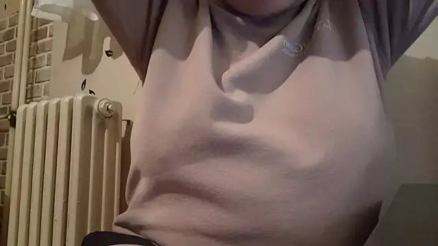 Snapshot of AalinnaK chatting on 02.24.25 AalinnaK online show from 02.24.25