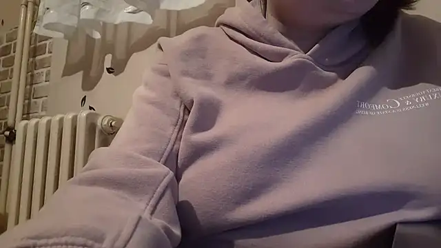 Snapshot of AalinnaK chatting on 02.26.25 AalinnaK online show from 02.26.25