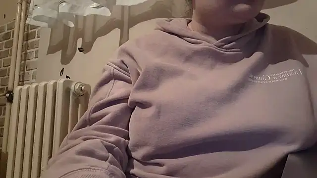 Snapshot of AalinnaK chatting on 02.27.25 AalinnaK online show from 02.27.25