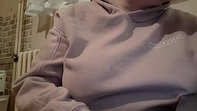 Snapshot of AalinnaK chatting on 03.11.25 AalinnaK online show from 03.11.25