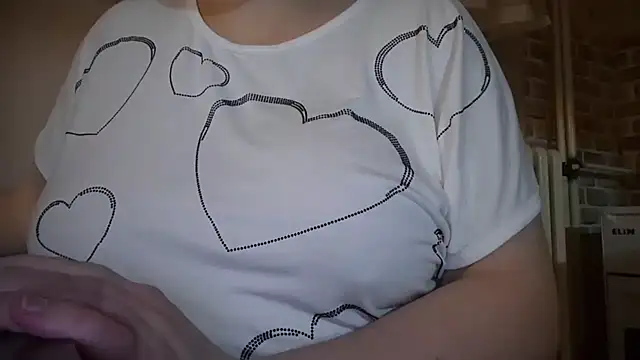 Snapshot of AalinnaK chatting on 12.02.25 AalinnaK online show from 12.02.25