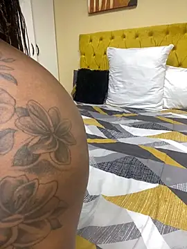 Snapshot of BeautyAuroa chatting on 09.08.25 BeautyAuroa online show from 09.08.25